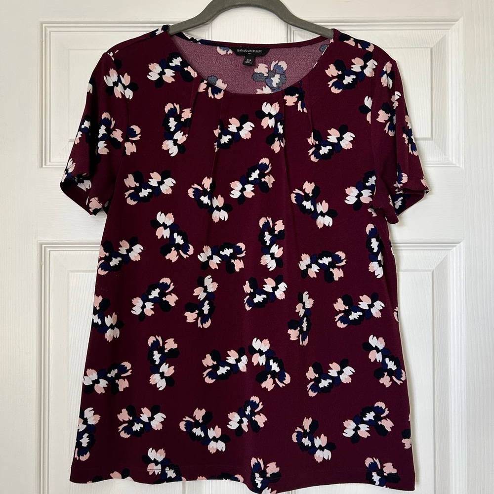 Banana Republic Factory Burgundy Floral Short-Sleeve Blouse